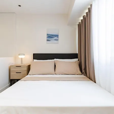 Family Loft Unit Hotel In Bgc The Fort High Street