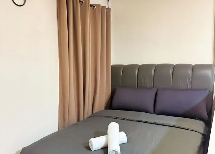 Family Loft Unit In Bgc The High Street Bed & Breakfast 4*