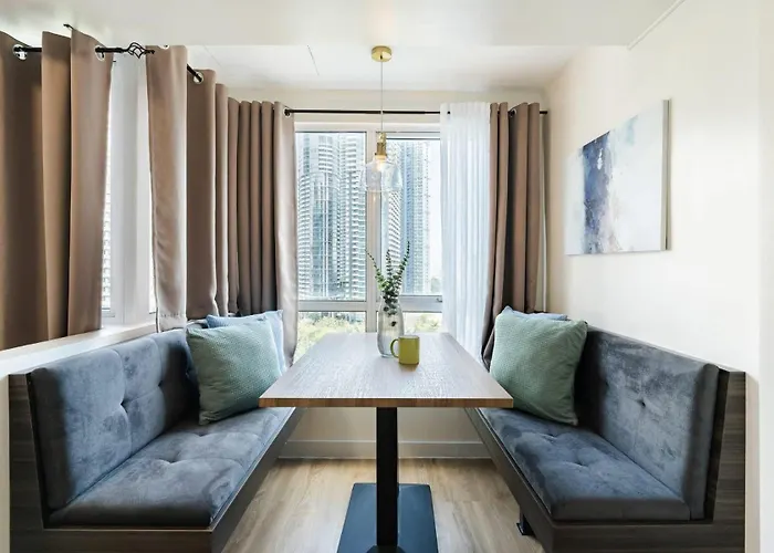 Family Loft Unit In Bgc The High Street 4*